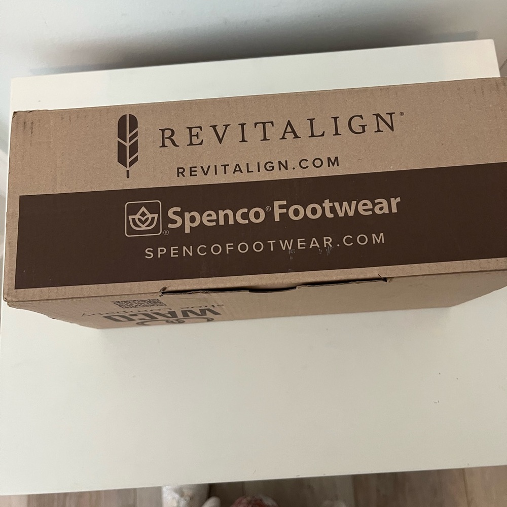 Spenco orthotics slippers. Oatmeal color with dark tan soles. Size 7 1/2 medium. - Picture 14 of 14